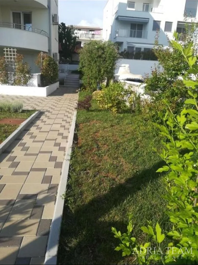 kuća s 10 apartmana, pogled na more - petrčane - slika 34