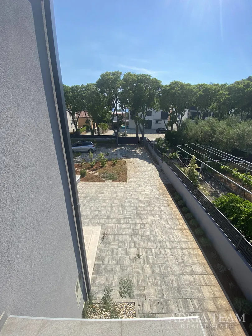 obiteljska kuća s velikim i uređenim dvorištem i bazenom, 400 m od mora, zadar - borik - slika 32