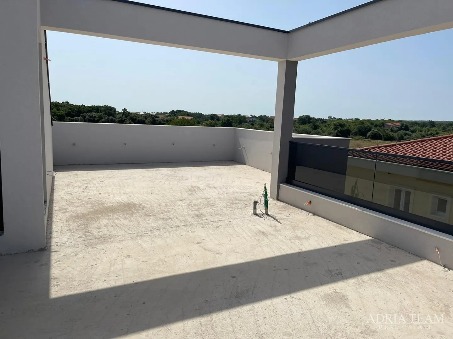 vila s bazenom u novogradnji - zaton - slika 71