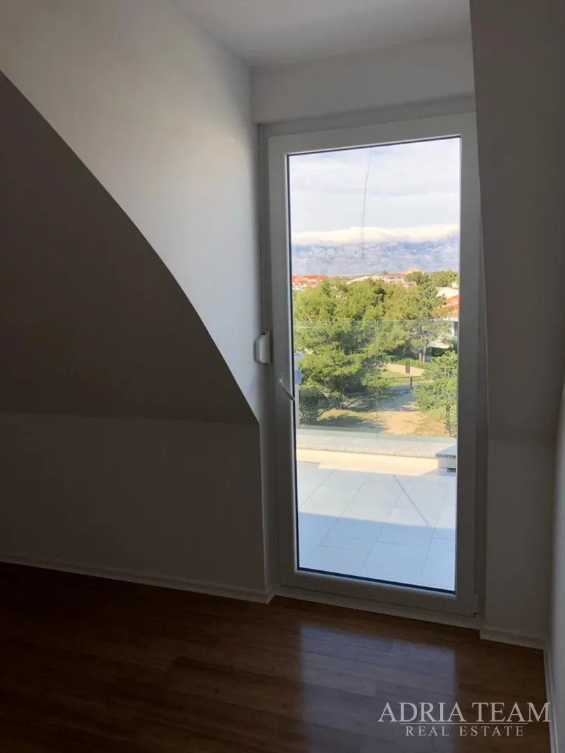 apartman s 3 spavaće sobe, 1. red do mora, povljana - pag - slika 14