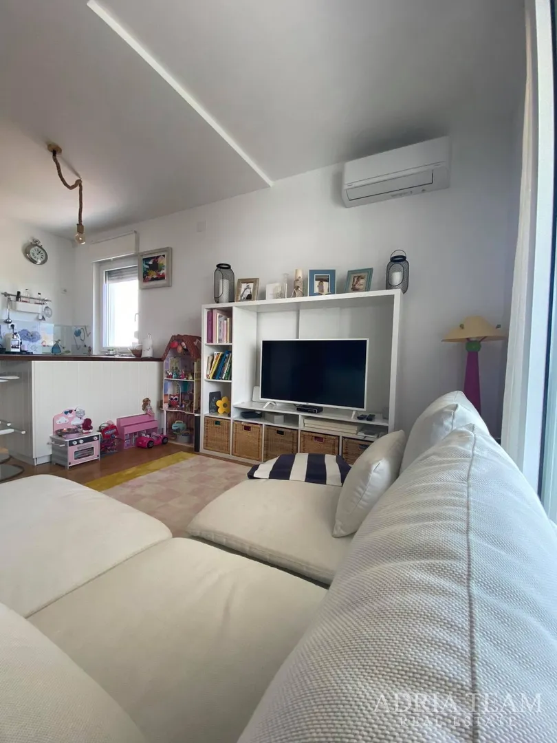 apartman s 3 spavaće sobe, 1. red do mora, povljana - pag - slika 11