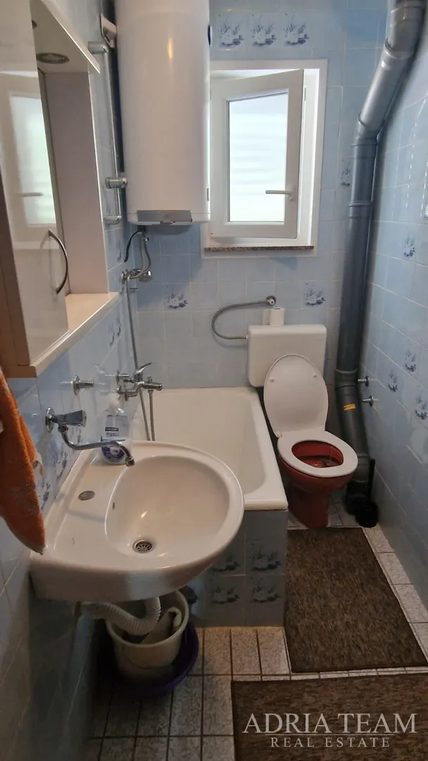 tri renovirana apartmana 400 m od plaže - slika 9
