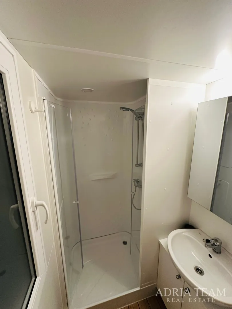 mobilna kućica tipa adria, kapaciteta 4 + 2 osobe - biograd na moru - slika 39