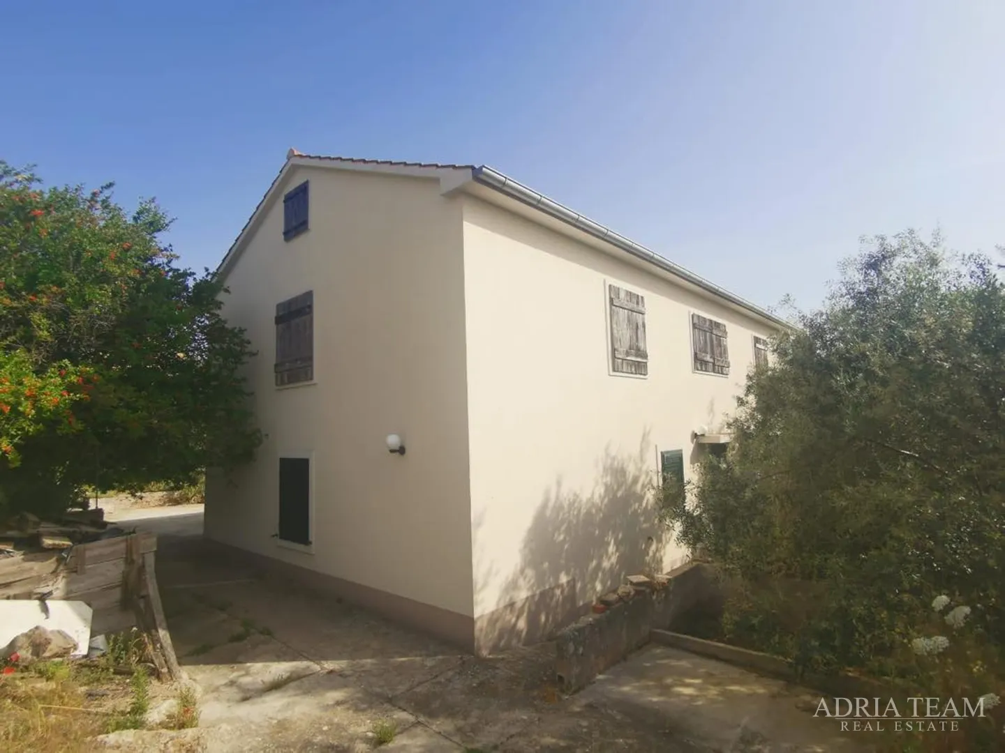 kuća s 3 apartmana i velikom okućnicom - poljana, ugljan - slika 19
