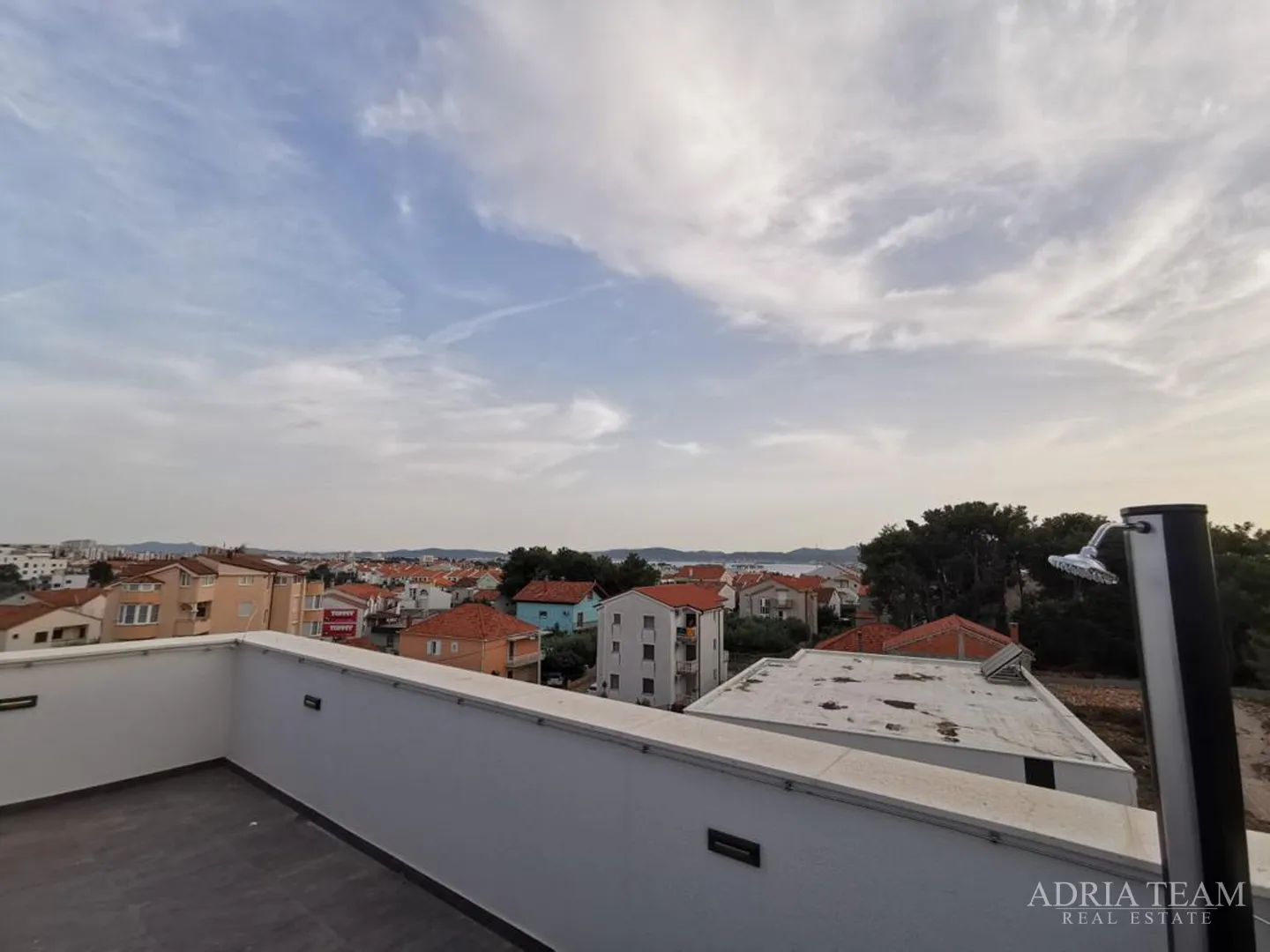 četverosoban stan s krovnom terasom i bazenom, novogradnja - belafuža, zadar - slika 14