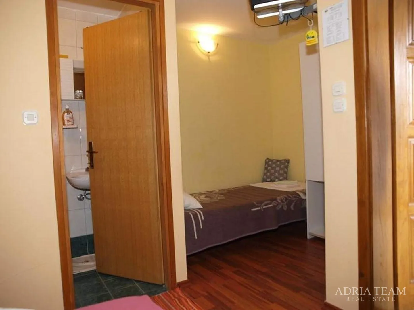 hotel 50 m od mora - posedarje - slika 17