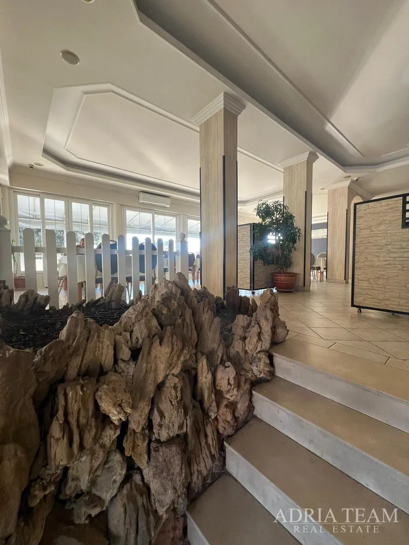 renovirana kuća s poslovnim prostorom (restoran i pekara) - nin - slika 9