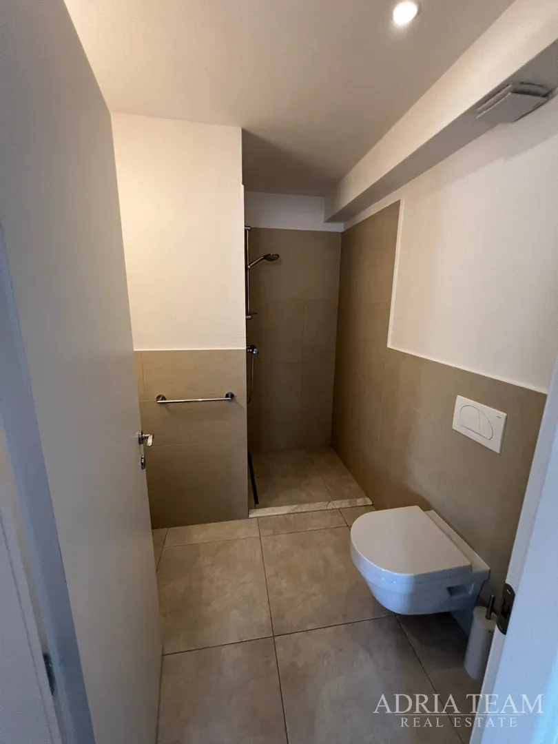 apartmani u prvom redu do mora, moderno uređenje, malo korišteni, bibinje - slika 44