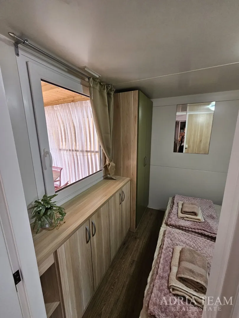 mobilna kućica 70 m od mora – kamp soline, biograd na moru - slika 11