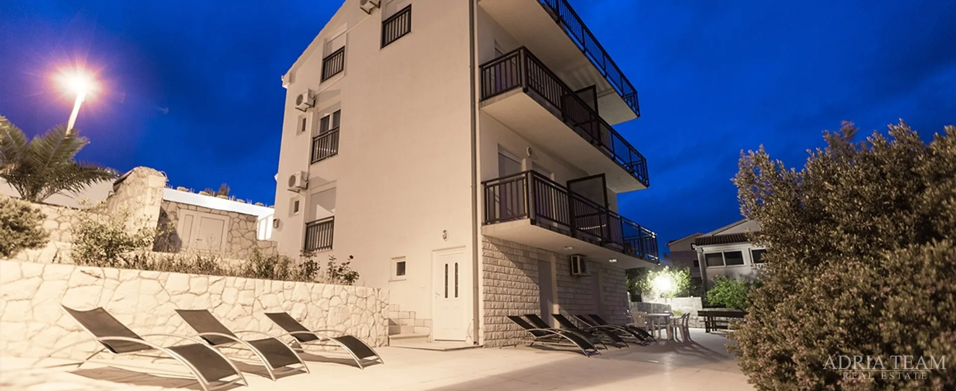 Apartmanska Kuća S Bazenom - Okrug Gornji, Okrug