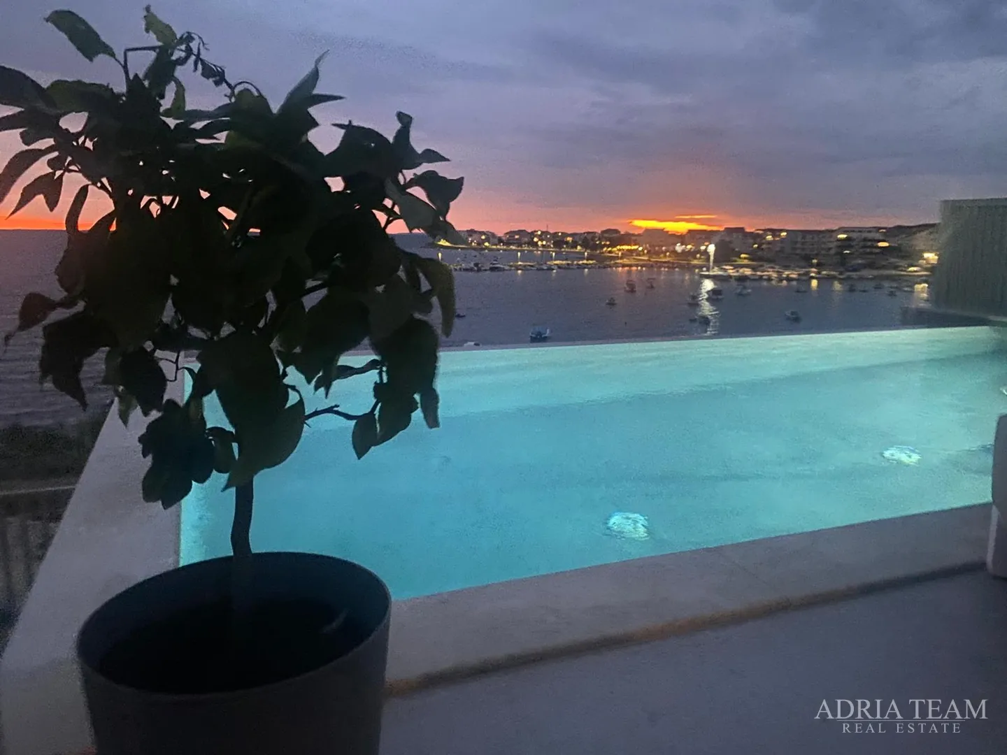 luksuzan dvoetažni apartman, prvi red do mora, novogradnja - povljana, pag - slika 26