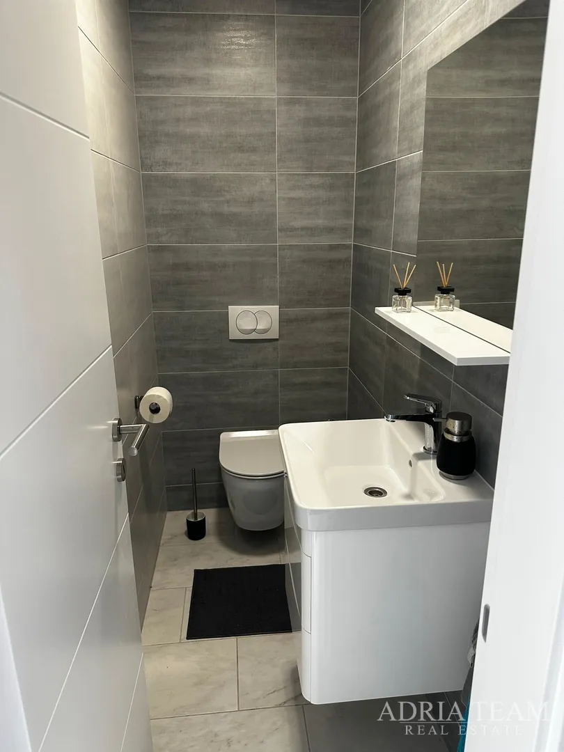 apartman u prvom redu do mora, potpuno opremljen - vir - slika 22