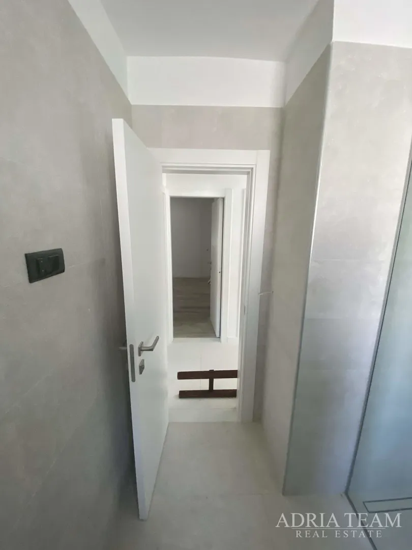 obiteljska kuća s velikim i uređenim dvorištem i bazenom, 400 m od mora, zadar - borik - slika 34