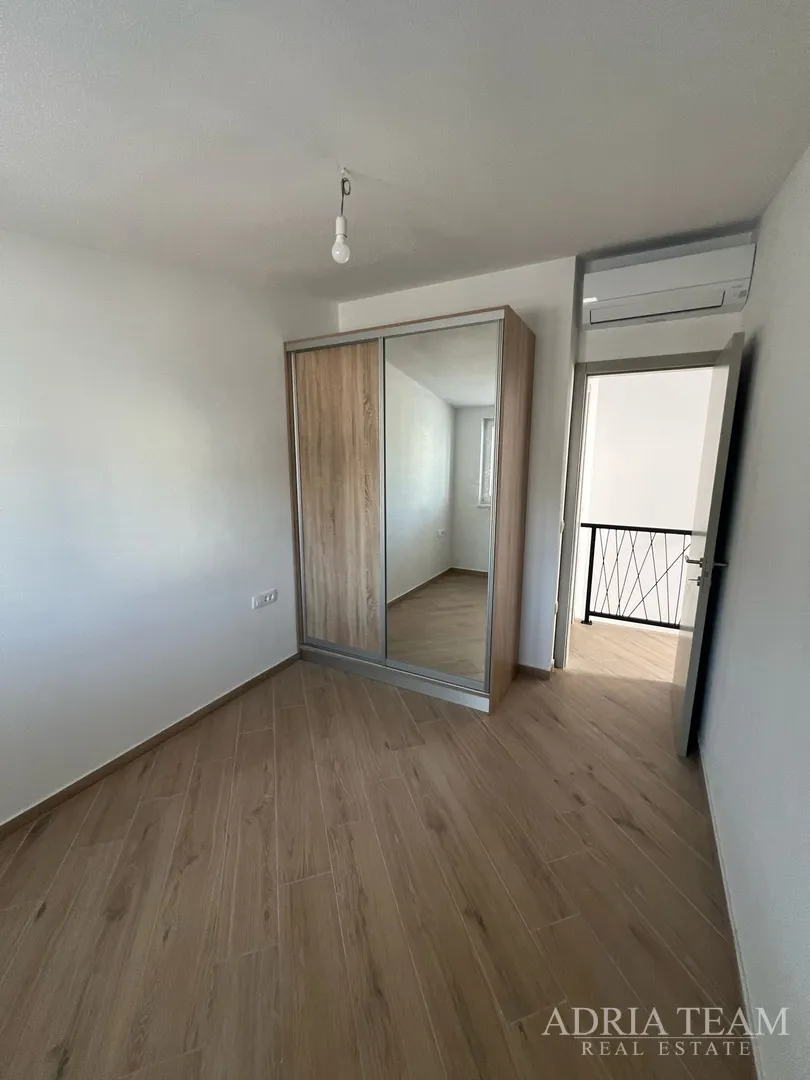 polovica kuće s velikim vrtom - šimuni, pag - slika 21