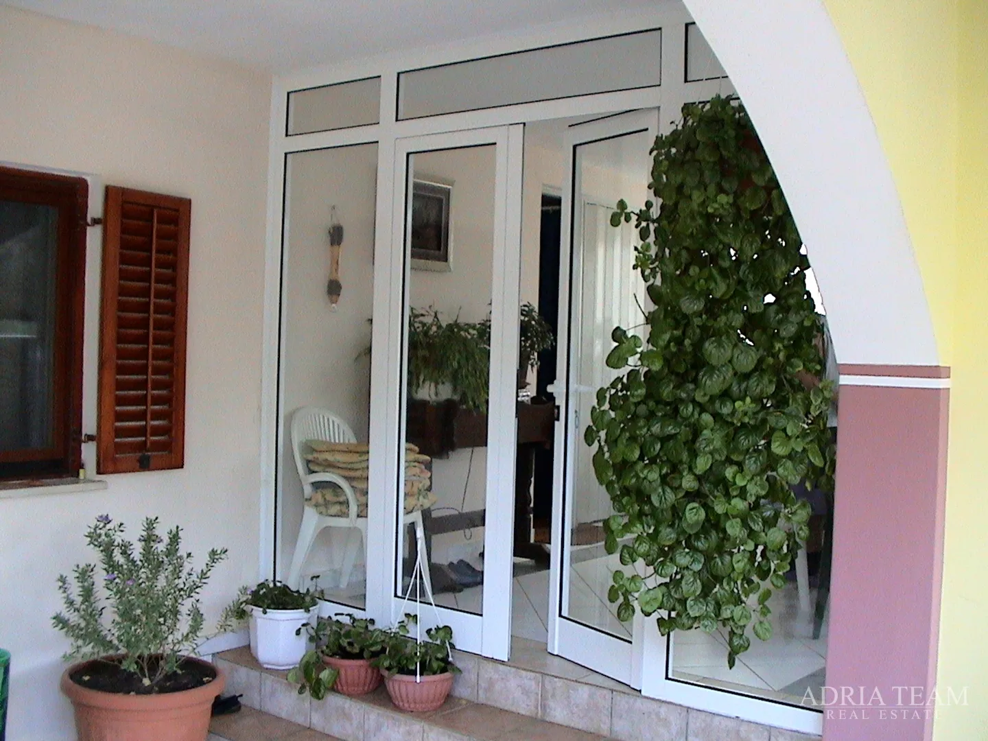 apartmanska kuća s velikim dvorištem, mirna i tiha pozicija - vir - slika 33