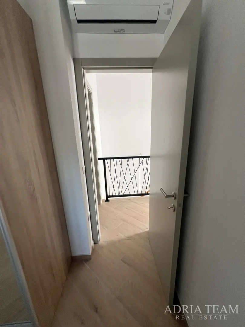 polovica kuće s velikim vrtom - šimuni, pag - slika 23