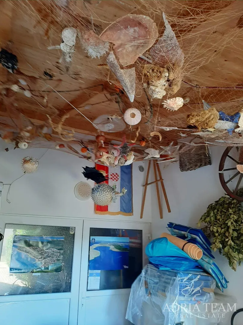 troetažni apartman u stambenoj zgradi - vrsi - slika 37
