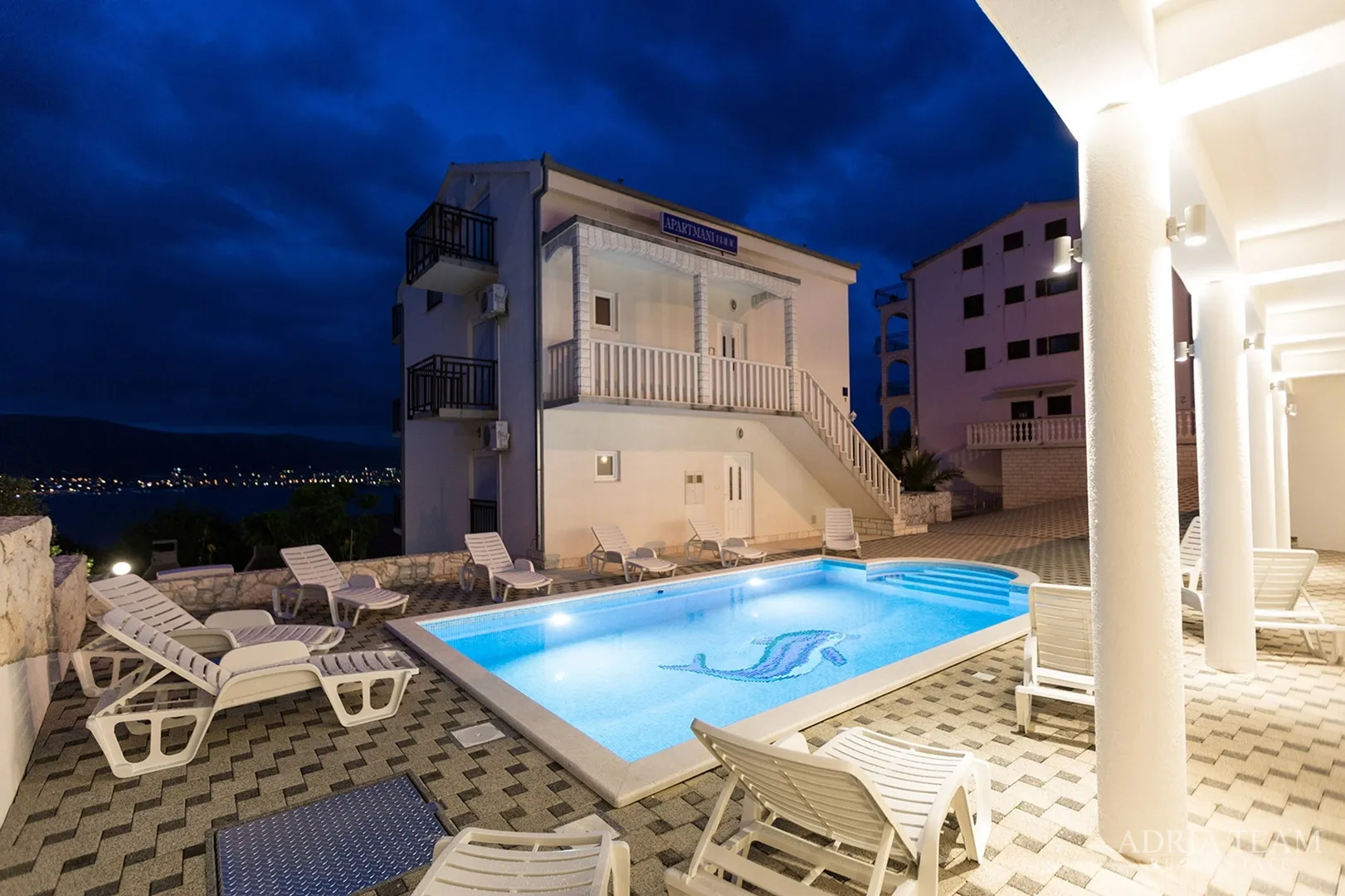 apartmanska kuća s bazenom - slika 5