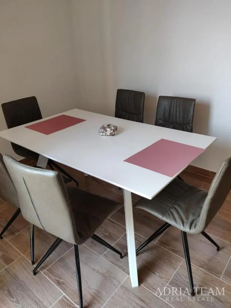kuća s 3 stambene jedinice i bazenom, pogled na more - maslenica - slika 24