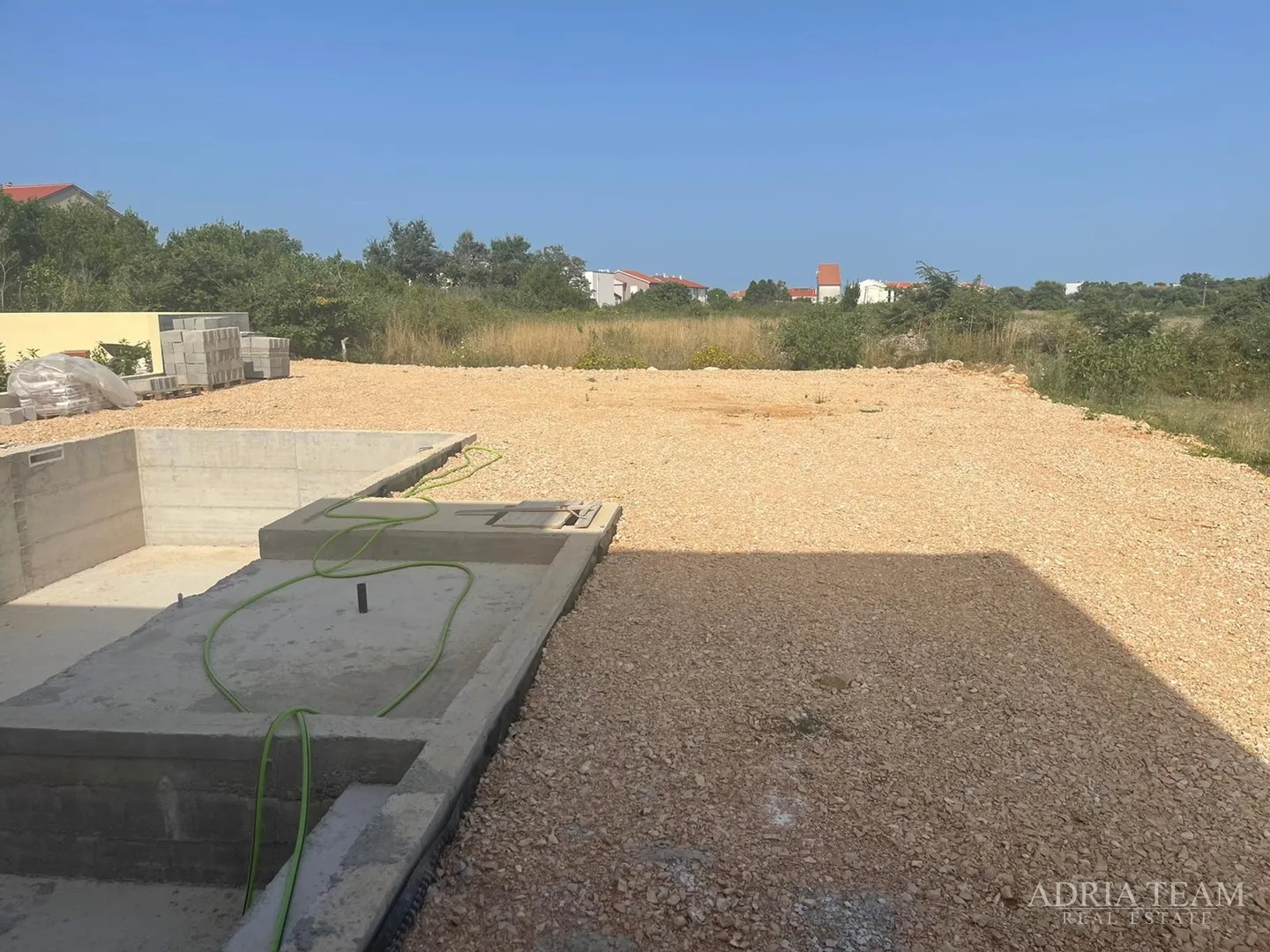vila s bazenom u novogradnji - zaton - slika 58