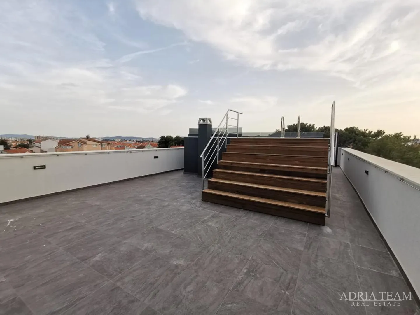 četverosoban stan s krovnom terasom i bazenom, novogradnja - belafuža, zadar - slika 15