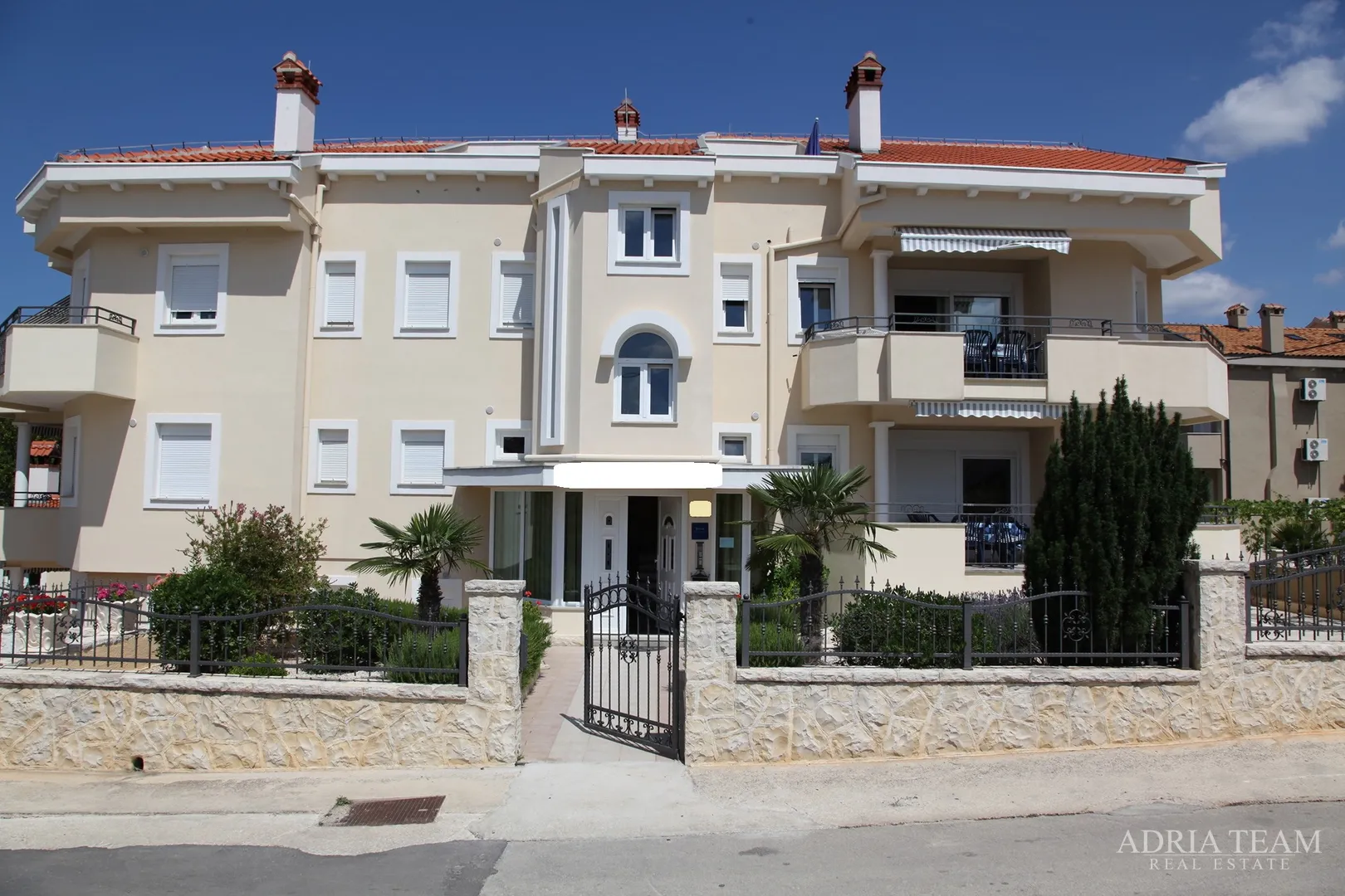 Vila Sa 7 Apartmana, Pogled Na More - Diklo, Zadar