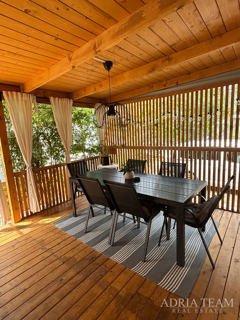 prodaje se potpuno opremljena mobilna kuća – 70 m od mora biograd na moru – camping park soline - slika 8