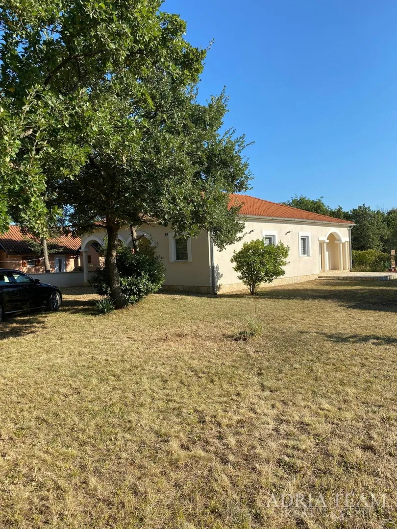 kuća prizemnica s velikom okućnicom i dvije stambene jedinice - mali vareški, marčana - slika 3