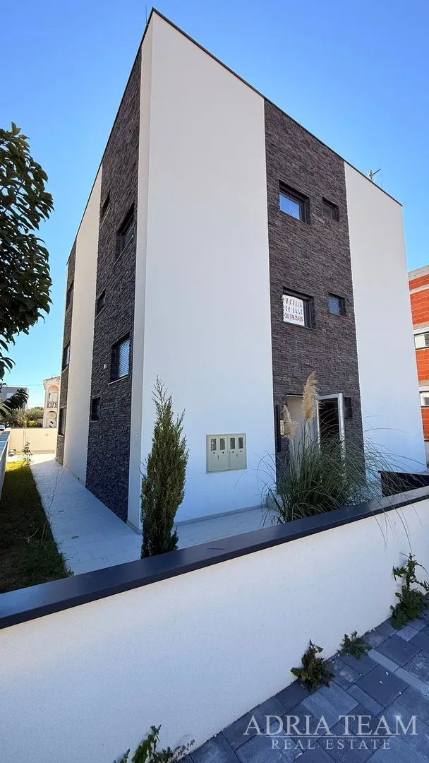 prodaje se stan 95m2 prizemlje s dvorištem, vir - slika 2
