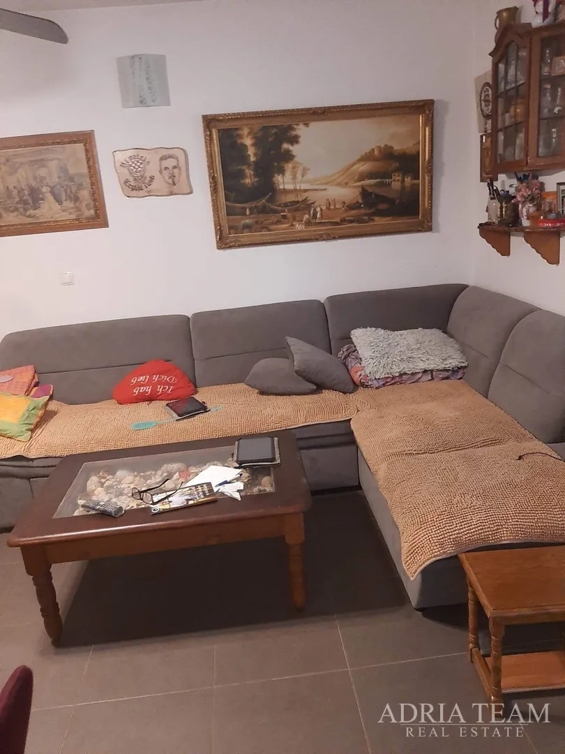 troetažni apartman u stambenoj zgradi - vrsi - slika 13