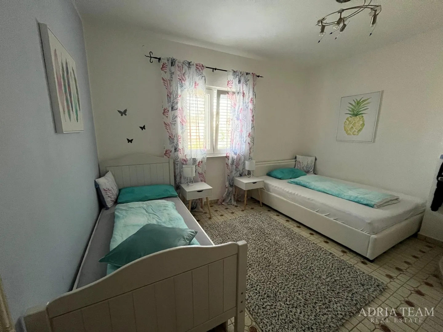 preuređena apartmanska kuća 200 m od mora, garaža i vrt - gornji karin - slika 7