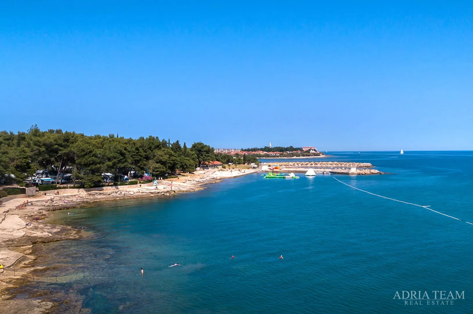 Građevinsko zemljište 1.313 m² s projektom vile i pomoćne građevine - Novigrad, Zadar