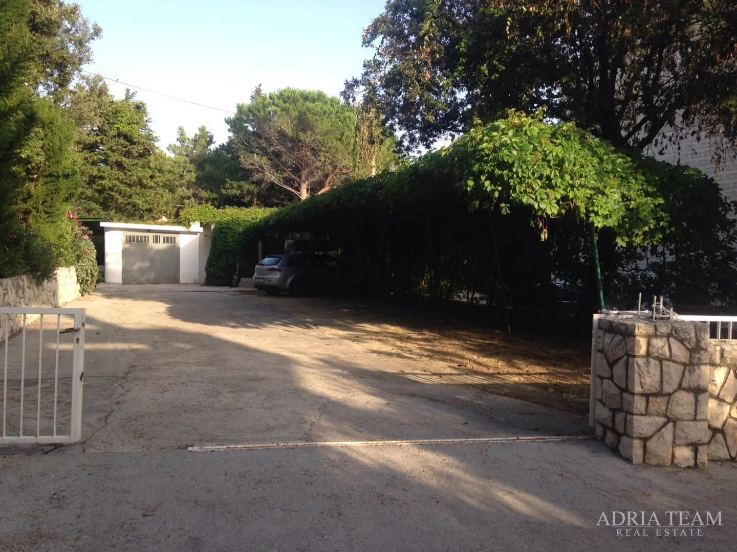apartmanska kuća 100 m od mora, odlična lokacija - novalja, pag - slika 8
