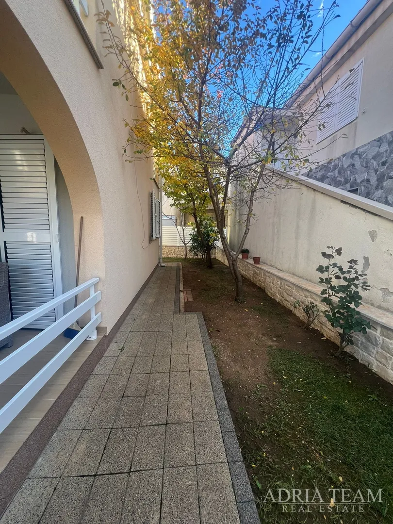 kuća s dvije stambene jedinice, 50 m od mora - vir, južna strana - slika 40