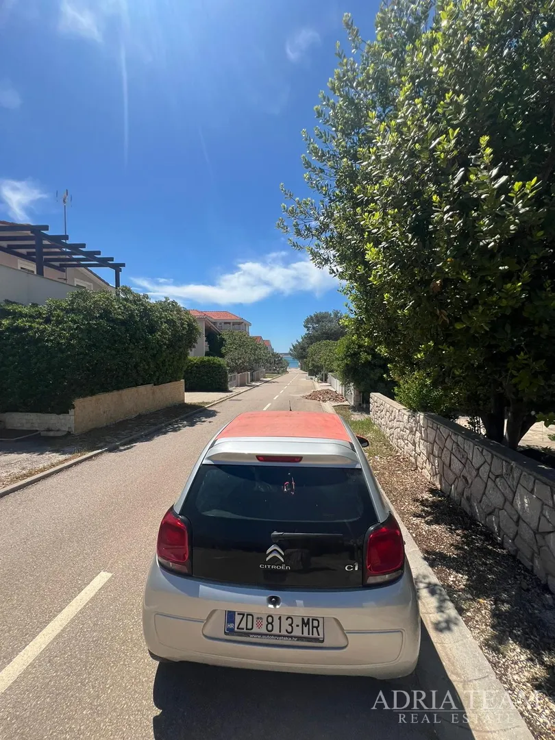 polovica kuće s tri apartmana, izvrsna pozicija! 140 m od plaže, povljana - pag - slika 53