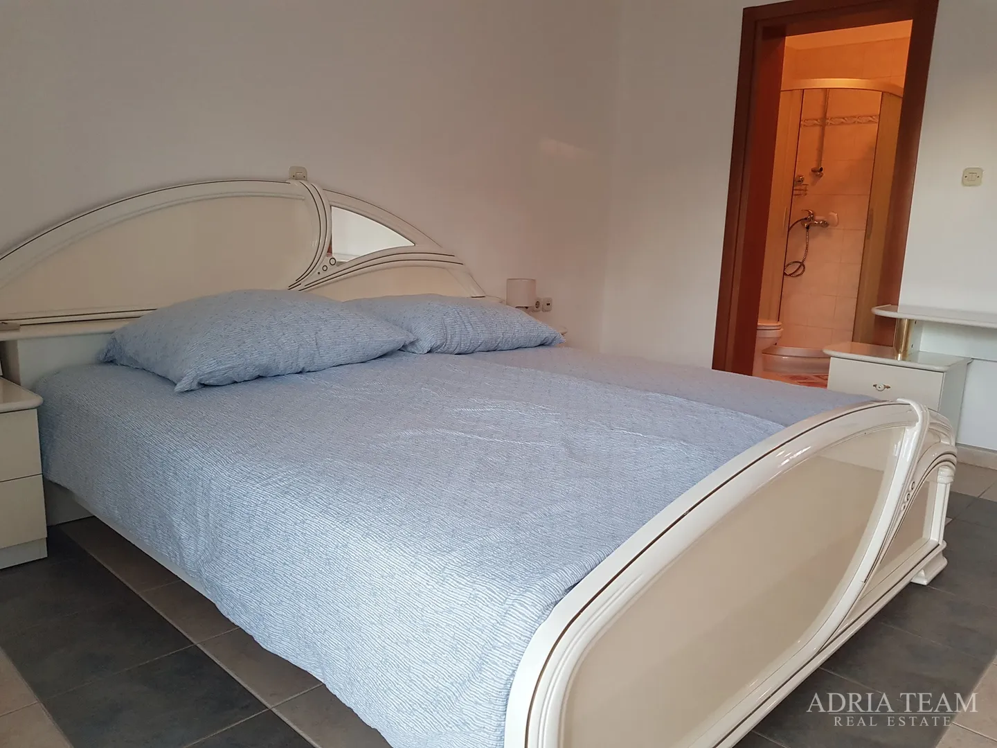 vila sa 7 apartmana, pogled na more - diklo, zadar - slika 3