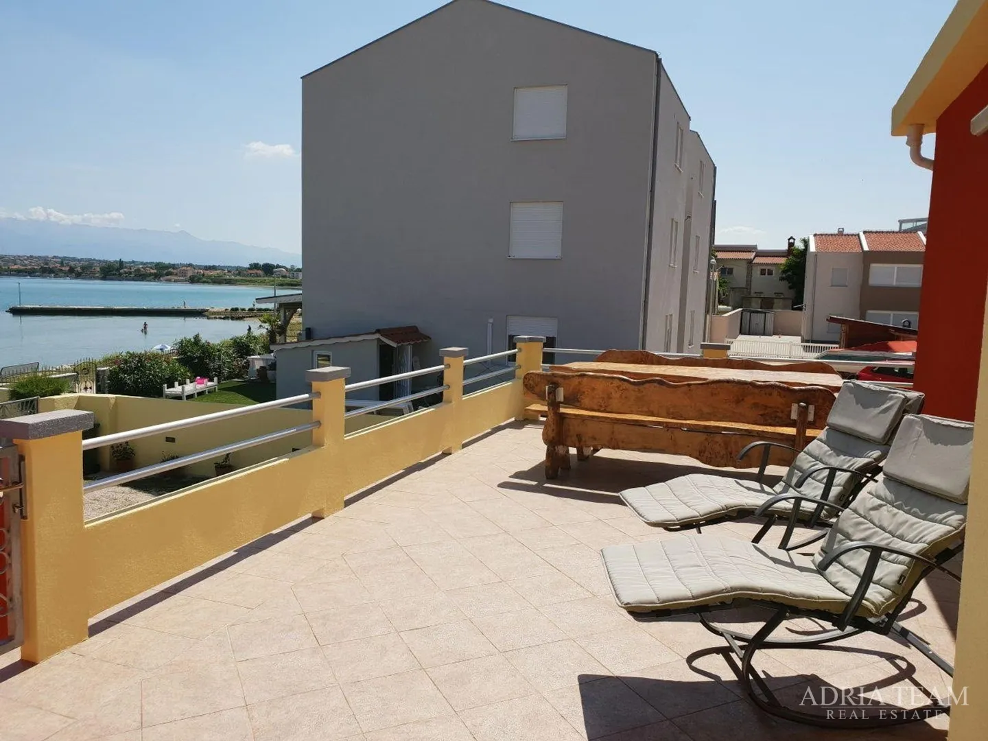 apartmanska kuća u 1.redu do mora - slika 13
