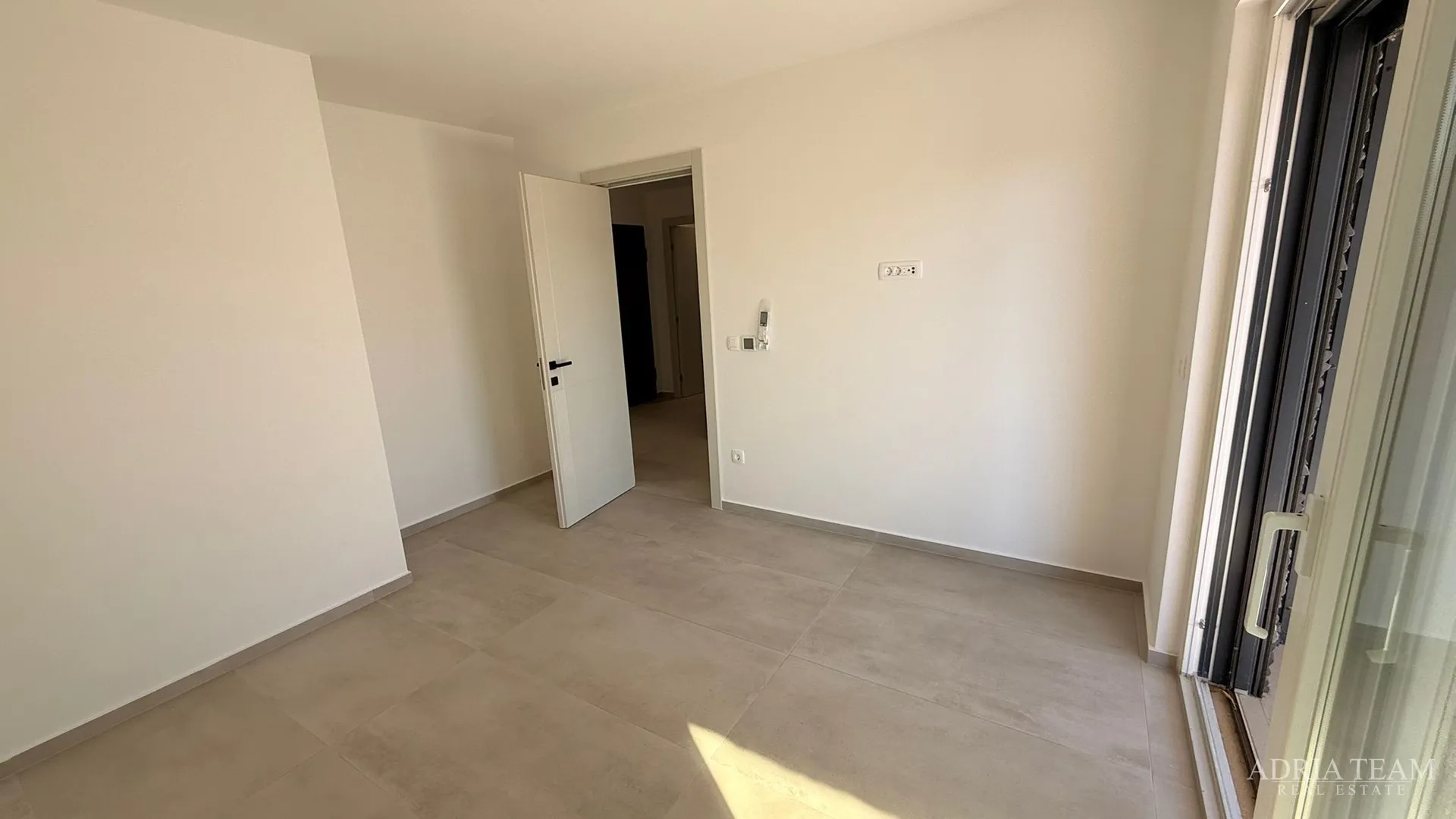 prodaje se stan 95m2 prizemlje s dvorištem, vir - slika 21
