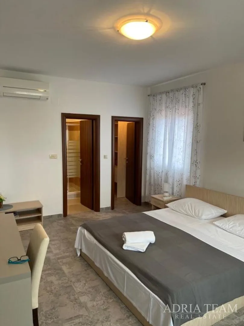 vila s bazenom i pogledom na more, 600 m od mora, privlaka - zadar - slika 32