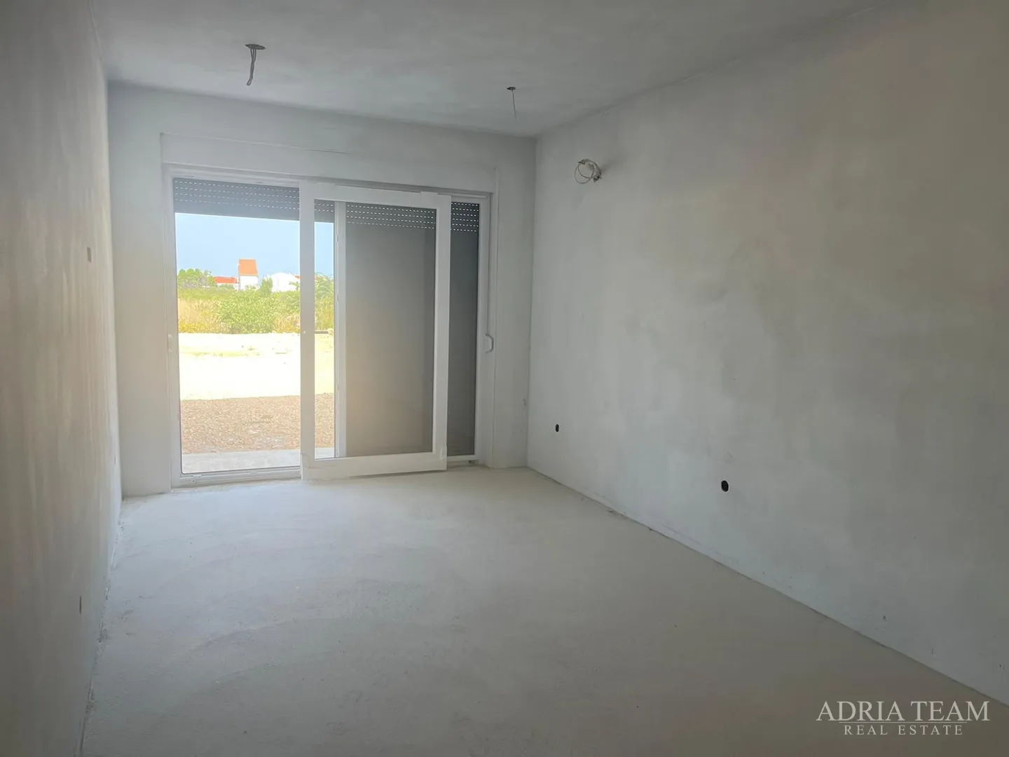 vila s bazenom u novogradnji - zaton - slika 26