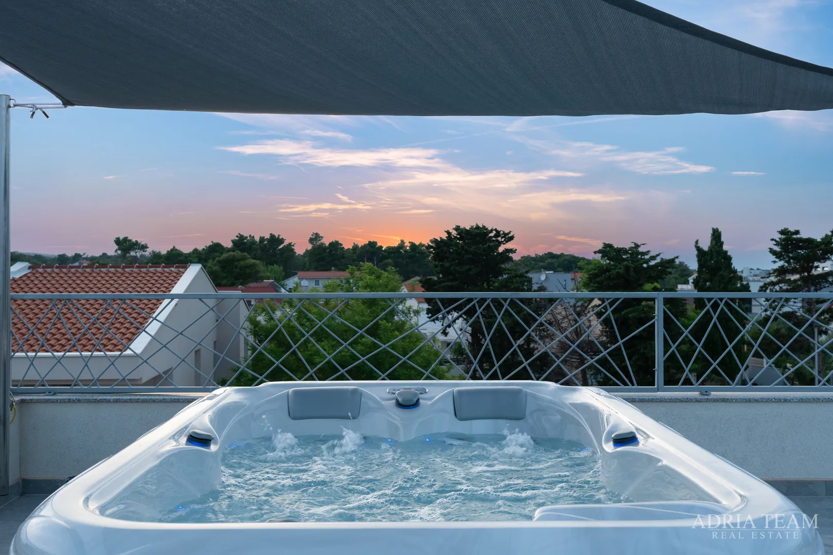 ekskluzivan apartman s krovnom terasom i jacuzzijem - vir - slika 4