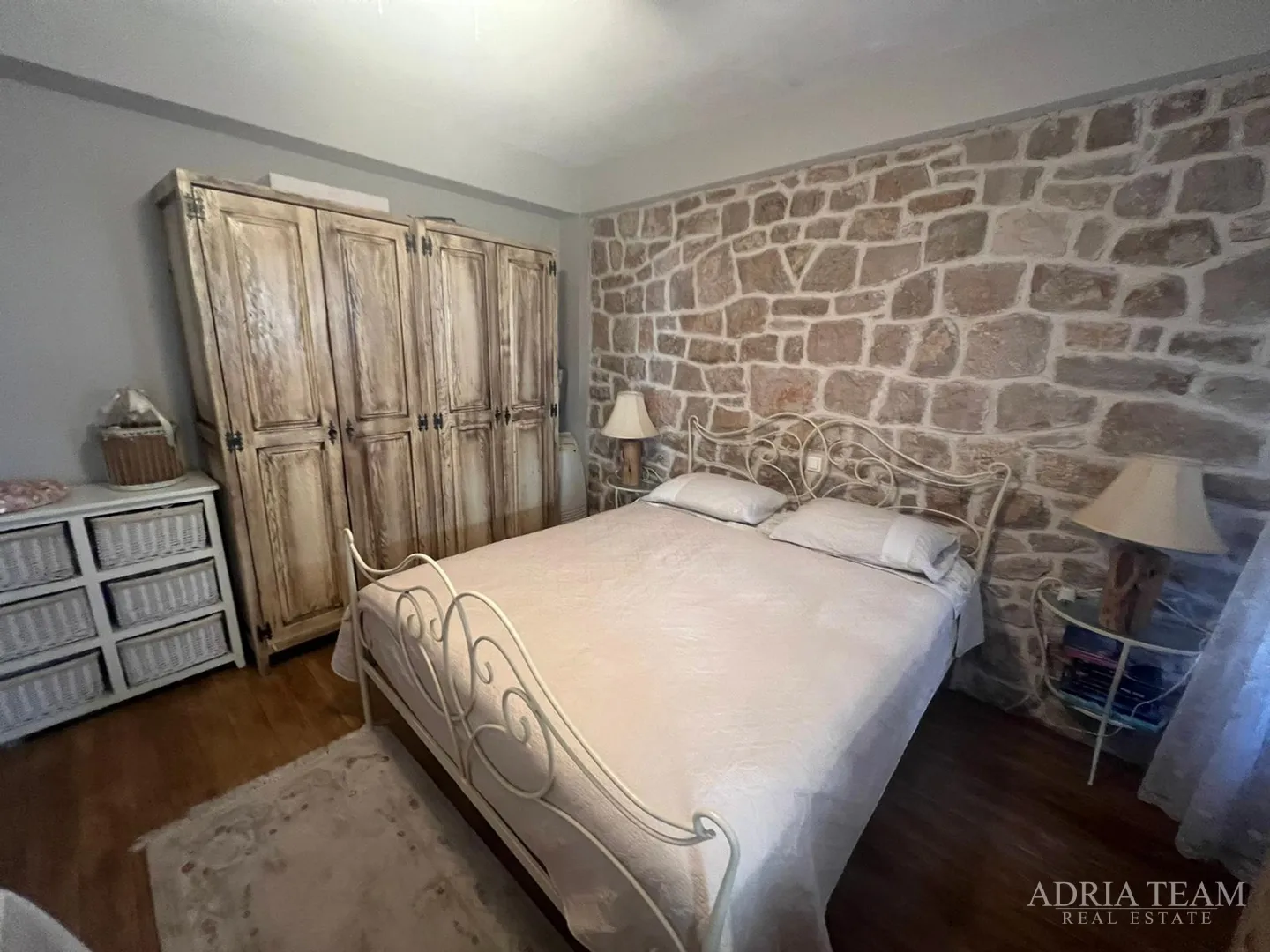 kuća u nizu s apartmanom i poslovnim prostorom, izvrsna lokacija i investicija - pirovac, centar - slika 11