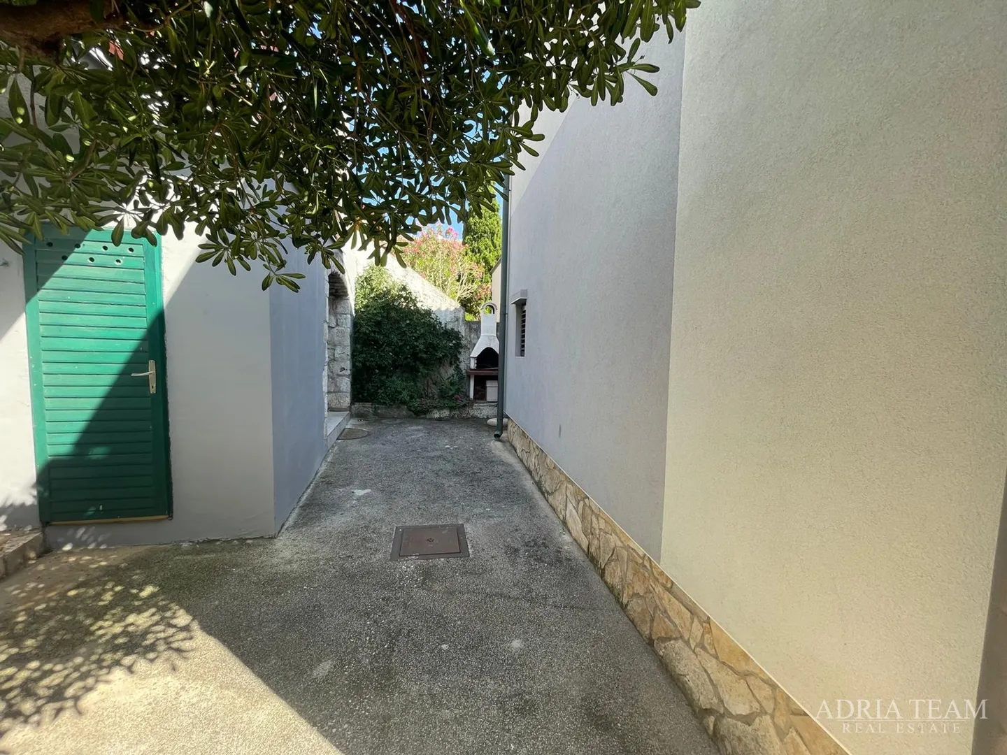 kuća udaljena 650 m od mora, centar - povljana, pag - slika 22