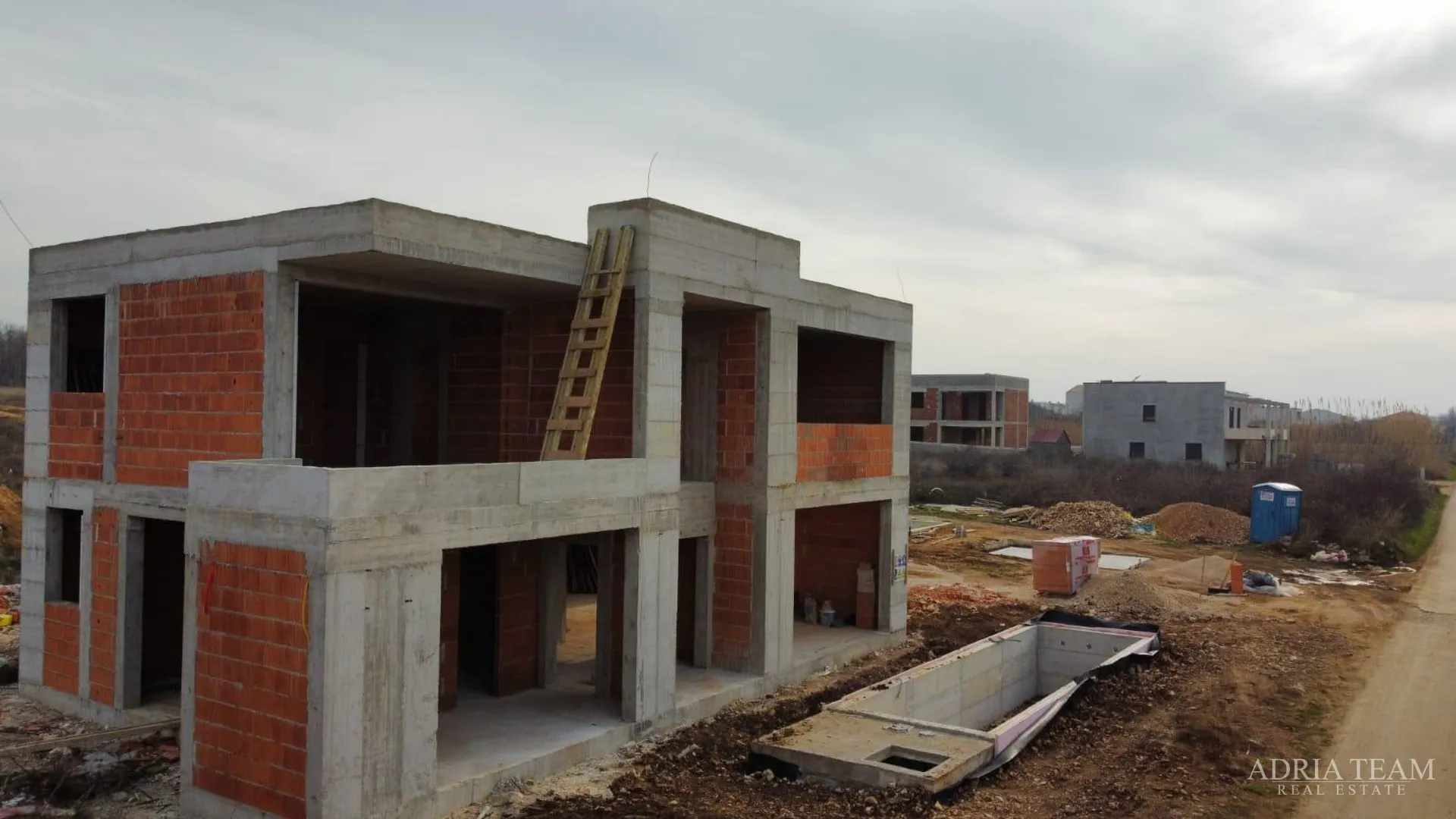 moderna vila udaljena 150 m od mora, novogradnja - privlaka - slika 3