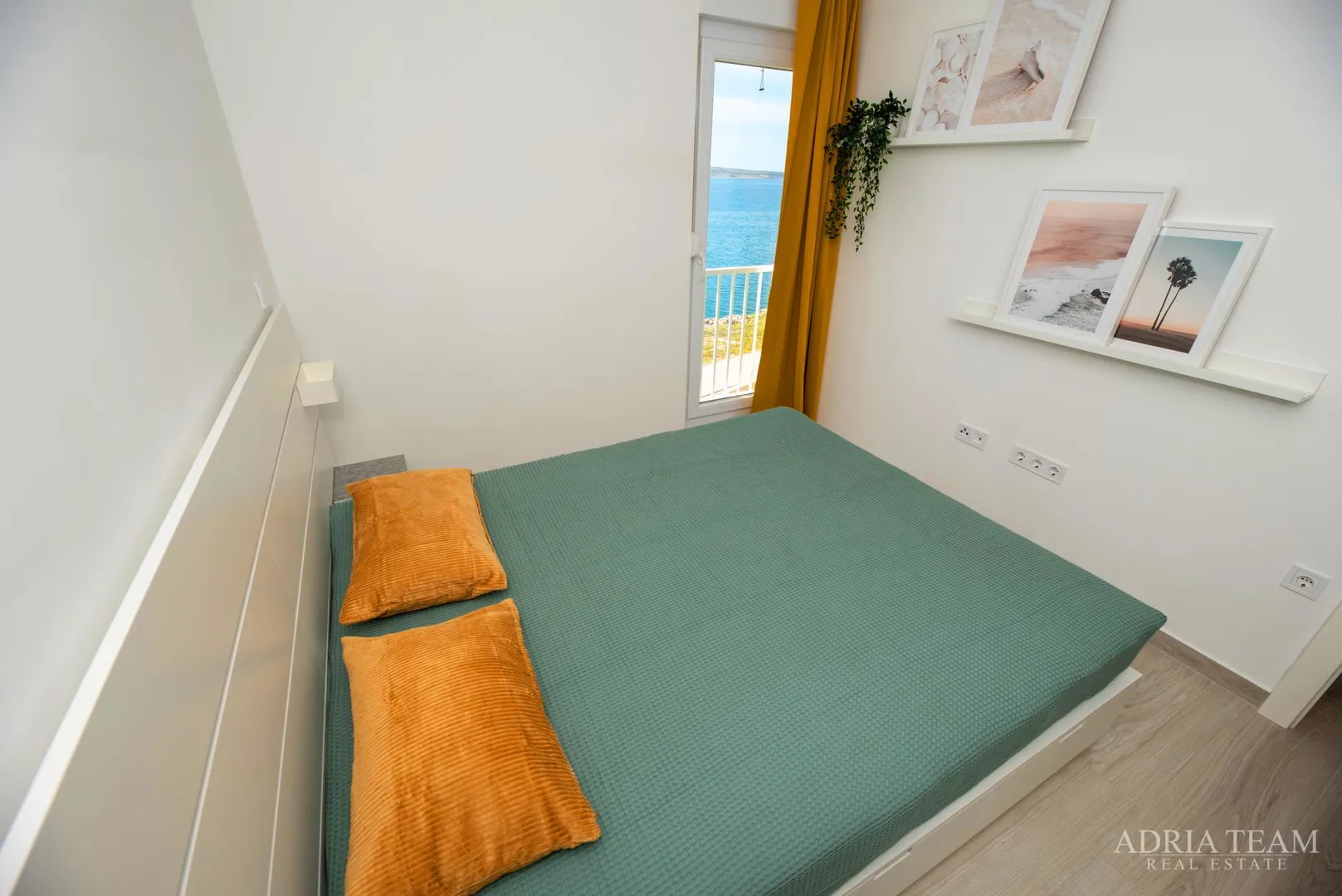 dvoetažni apartman u prvom redu do mora, plaža odmah ispred zgrade - povljana, pag - slika 6