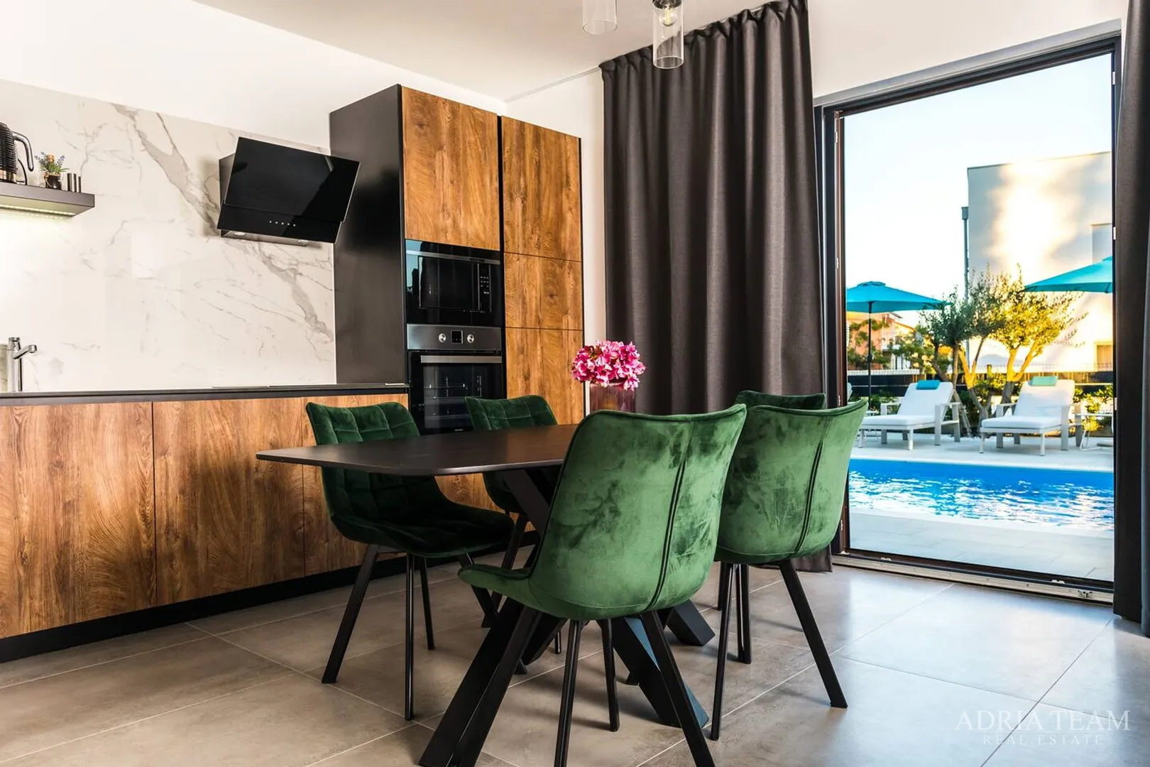 apartmani u urbanoj vili s bazenom, 250 m od mora, vir - zadar - slika 5
