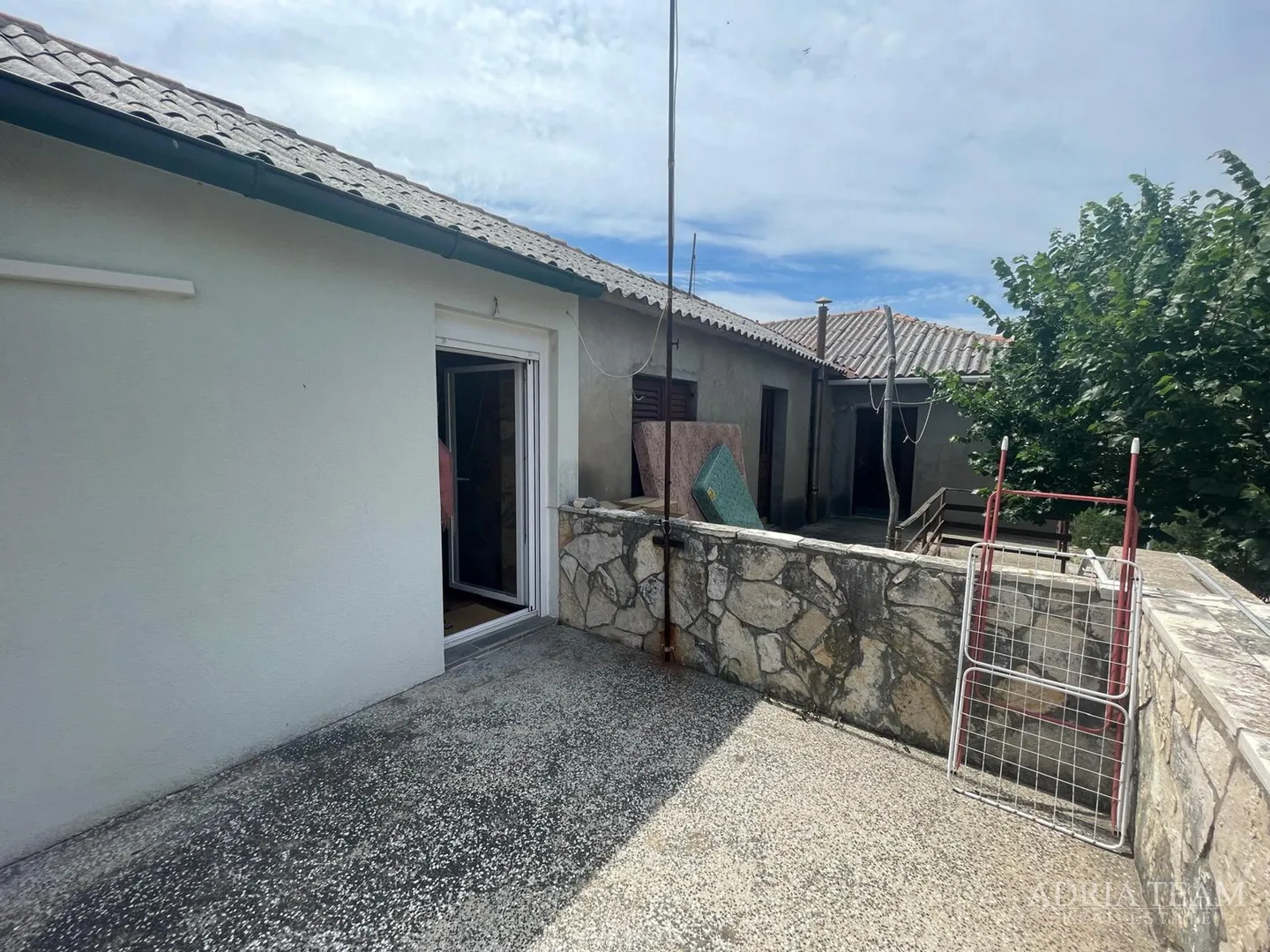 kuća udaljena 650 m od mora, centar - povljana, pag - slika 17