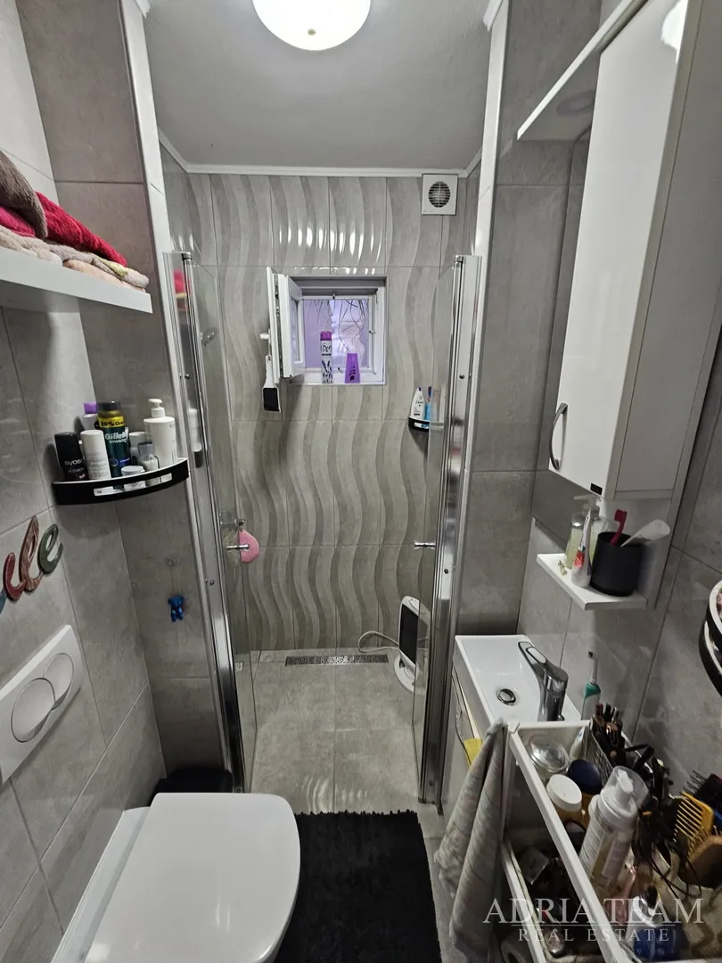 kuća s dvije apartmanske jedinice - vir - slika 25