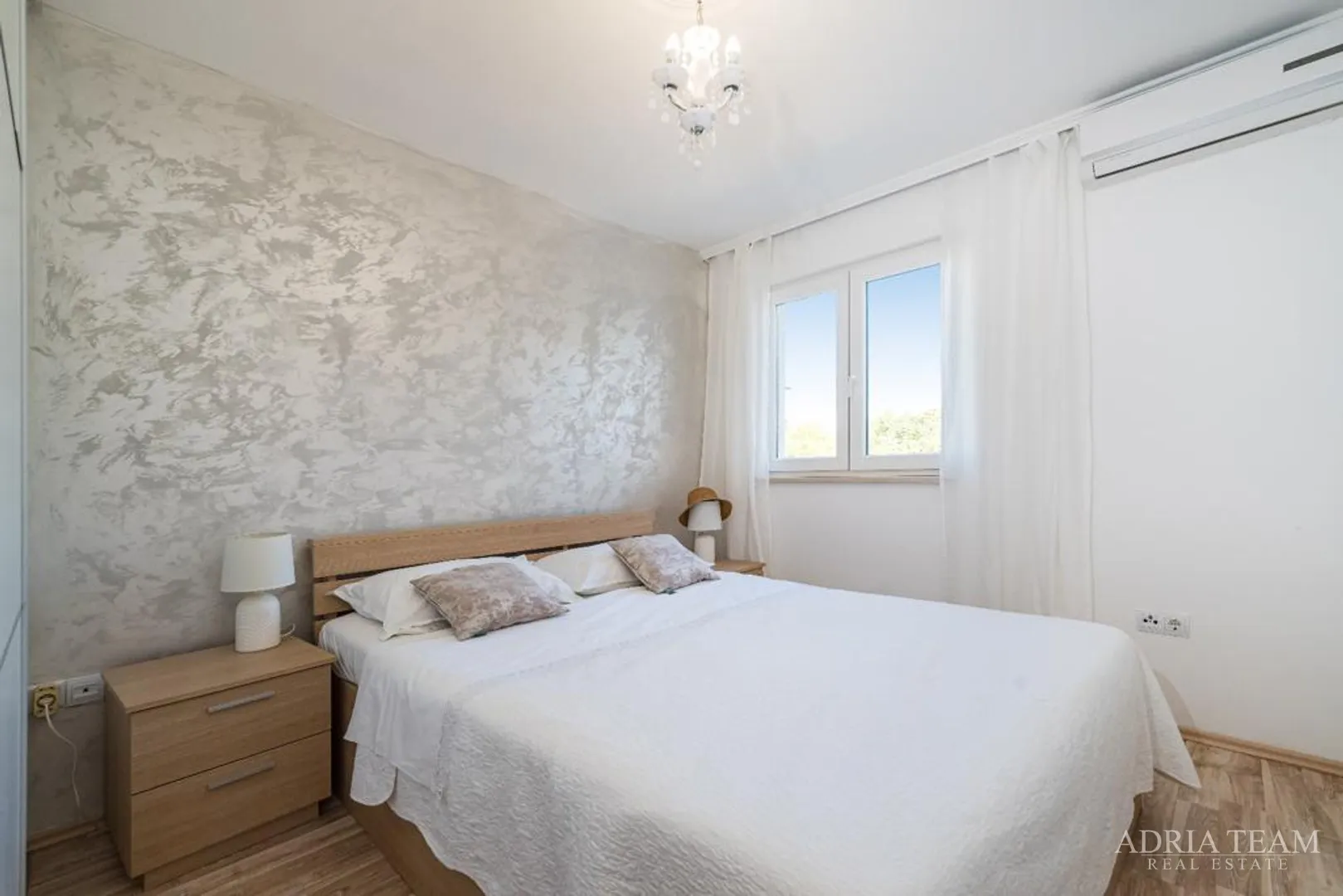 lijepa apartmanska kuća s pogledom na more, novigrad - slika 9