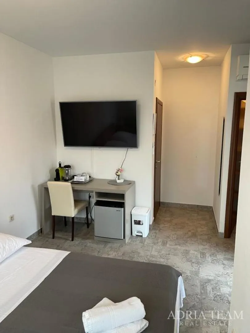 vila s bazenom i pogledom na more, 600 m od mora, privlaka - zadar - slika 17